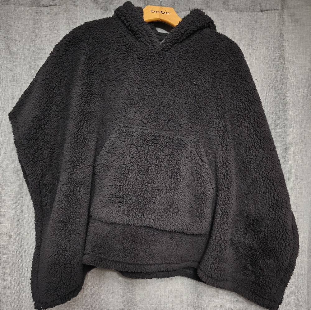 Jenni Hooded Sherpa Kangaroo Pocket Poncho Black OS MSRP $78 New - Picture 6 of 9